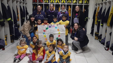 Niños y niñas del Jardín Manuelita visitaron el Cuartel de Bomberos