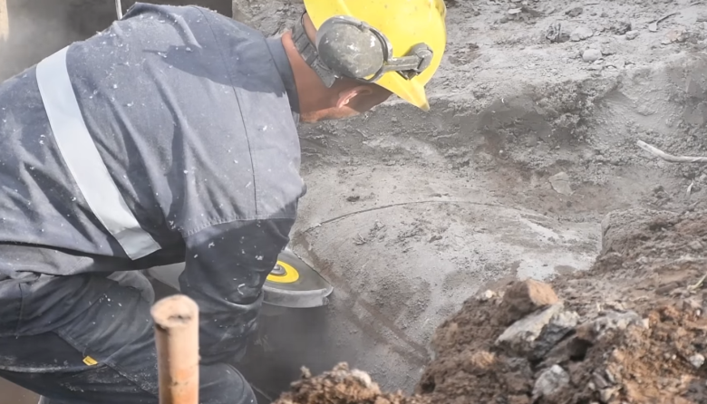 Se realiza importante obra de repavimentación y nuevos desagües en avenida Lavardén