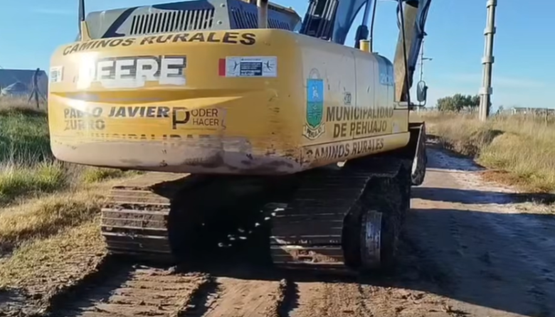 Continúa el reacondicionamiento de caminos rurales