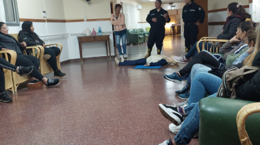 Bomberos Voluntarios brindaron curso de RCP al personal del Hogar Inchauspe